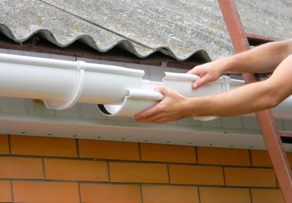 Gutter Hanging in Knightdale